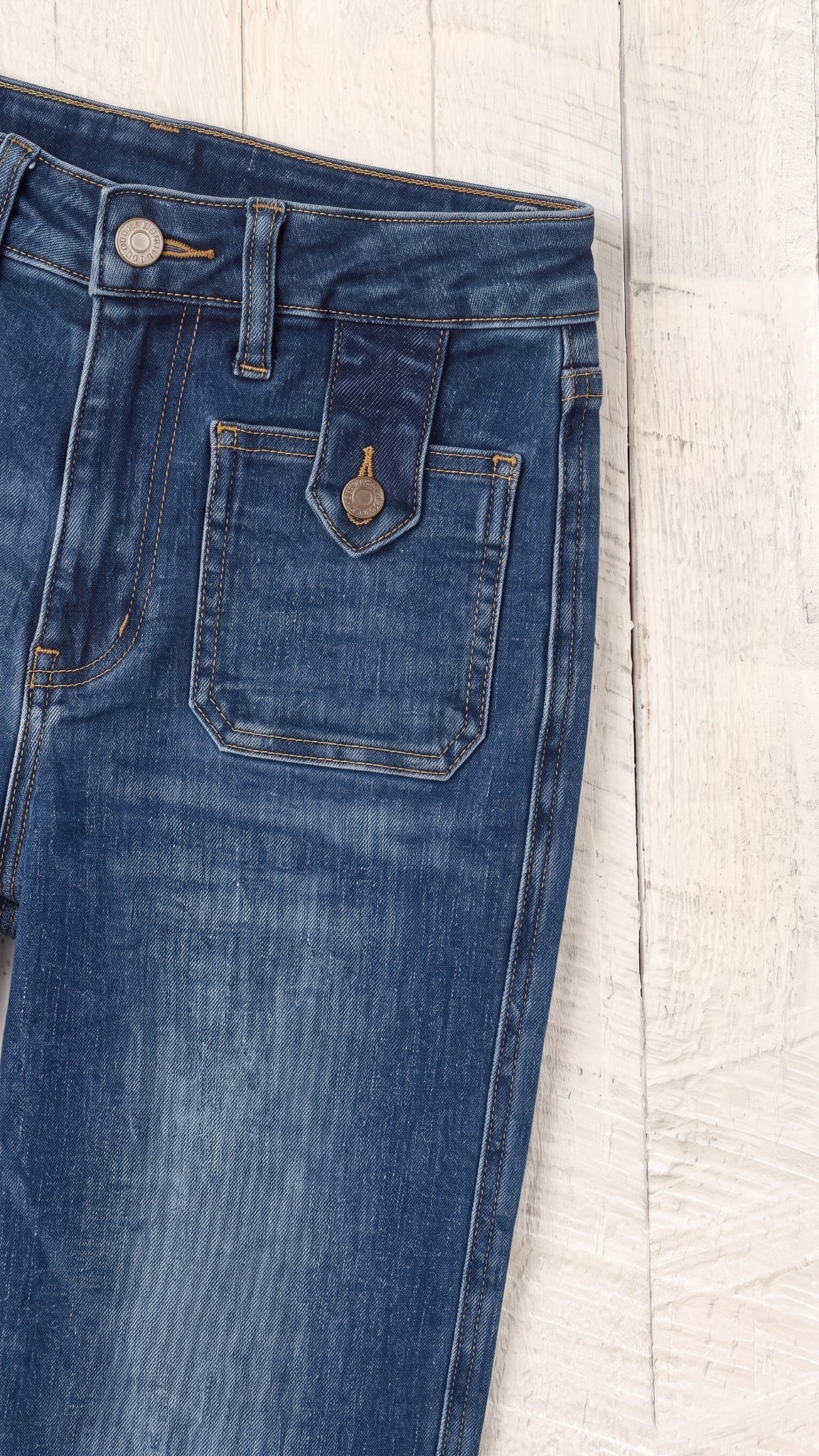Judy Blue High Waisted LUX Retro Wide Leg Jeans with Front Patch Tab Closure | Dark Retro Fade Indigo — Front pocket detail