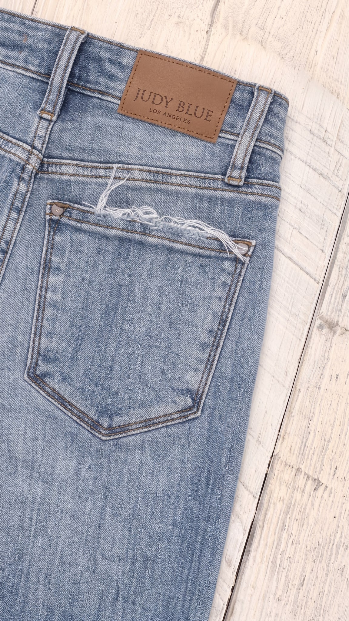 Judy Blue High Waisted Retro Wide | Medium Wash — Back pocket detail