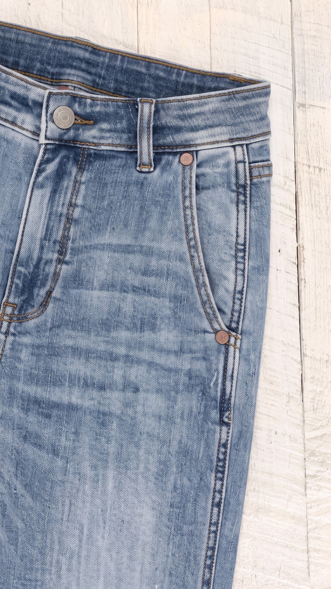 Judy Blue High Waisted Retro Wide | Medium Wash — Front pocket detail