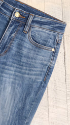 Mid Rise Cuffed Skinny Capri — Front pocket detail